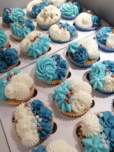 Création de mini cupcakes bleus pour un cocktail dinatoire près de Melun (77)