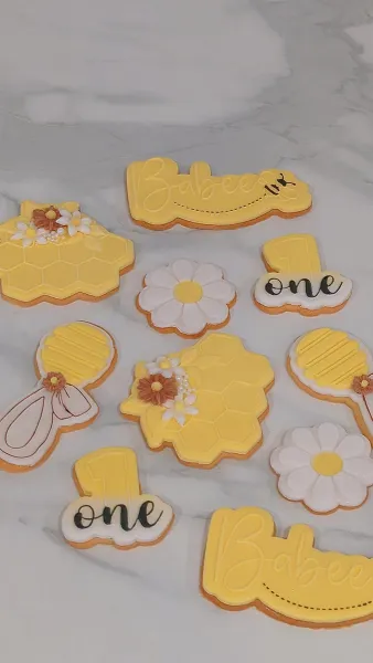 Création de biscuits décorés et personnalisés sur le thème des abeilles à Fontainebleau (77)